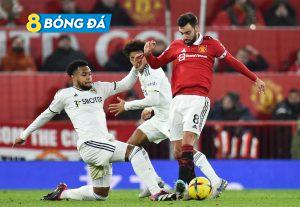 Bruno Fernandes làm mất bóng ở giữa sân