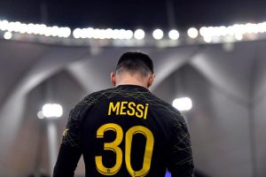 Messi không thích bầu không khí ở đội bóng