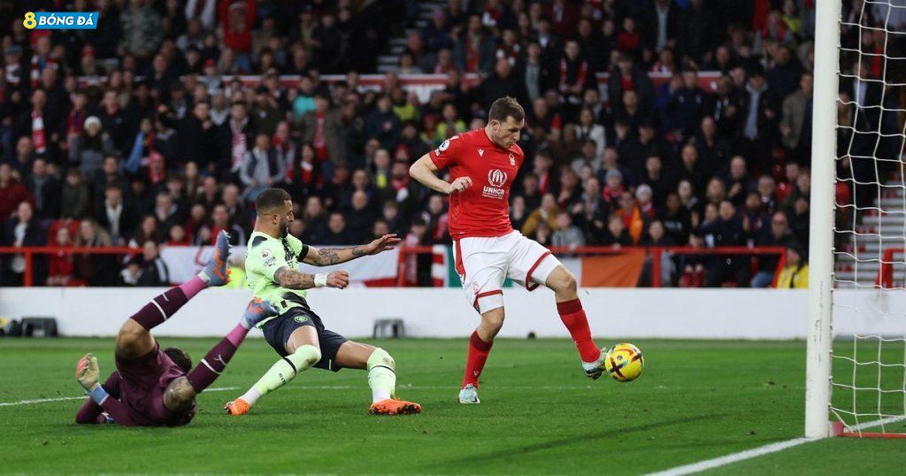 Trận hoà đáng quên trên sân Nottingham Forest