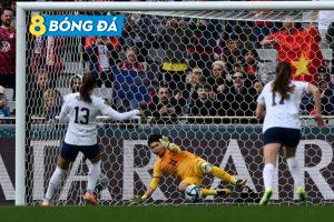 FIFA khen ngợi Thủ môn Kim Thanh sau pha cản phá penalty